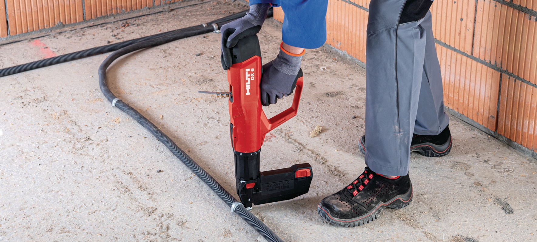 Dx 6 Mx Powder-Actuated Tool With Magazine - Powder Actuated Direct  Fastening Tools - Hilti Finland